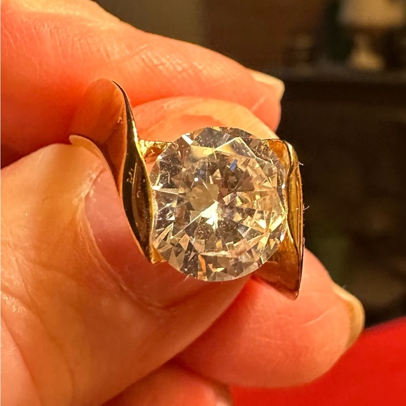 Goldtone 2 ct Cubic Zirconia ring - size 6 - Picture 3 of 7